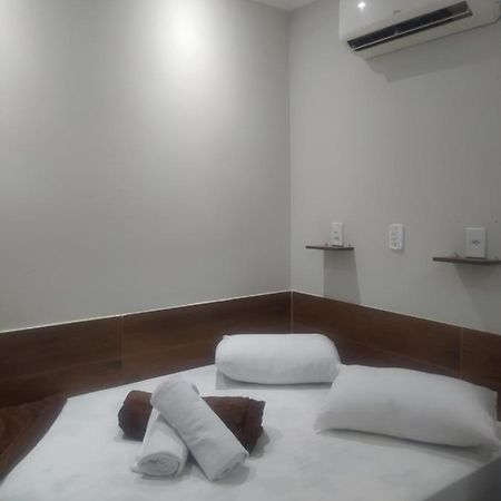 Pousada Quarto Casal Com Ar,Frigobar, Garagem Апаресида Экстерьер фото